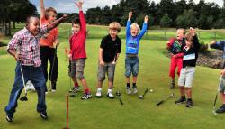 kids golfing image